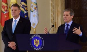 Dacian Cioloș răspunde atacurilor lui Klaus Iohannis: ”Am fost ÎMPINȘI pe scări de comportamentul lui Florin Cîțu”