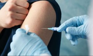 Persoanele vaccinate în străinătate cu seruri neautorizate de EMA se pot imuniza în România cu vaccinurile agreate în UE