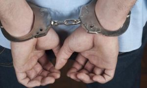 Un militar a fost arestat după ce ar fi încercat să întrețină relații sexuale cu un minor