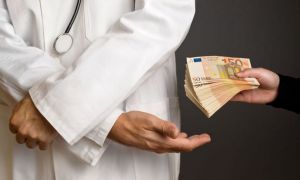 Medic botoșănean, anchetat pentru că a CERUT bani pentru certificate de vaccinare
