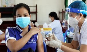 Heirup tovărășesc! În numai opt luni, Vietnamul a vaccinat anti-COVID mai mult de 83% din populația adultă