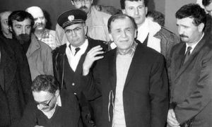 Dosarul Revoluției, în care Ion Iliescu era acuzat de infracţiuni contra umanităţii, retrimis la Parchetul Militar