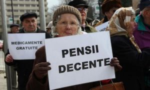 Pensionarii ies în stradă! PROTEST în fața Ministerului Muncii și a Palatului Cotroceni
