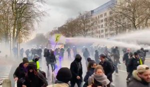Ciocniri violente la PROTESTELE anti-restricții de la Bruxelles