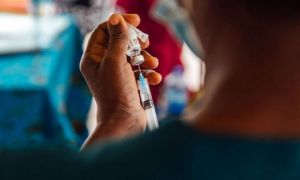 Numărul românilor care se vaccinează cu prima doză rămâne constant mic