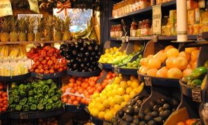 Atenție la fructele pe care le cumpărați din supermarket! ANSVSA: Zeci de tone de fructe cu pesticide au intrat în România