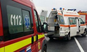 Tragedie în Râmnicu Vâlcea: Un bărbat a MURIT după ce s-a aruncat în gol cu copilul în brațe