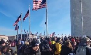 Washington: mii de americani au ieşit în stradă împotriva VACCINĂRII obligatorii