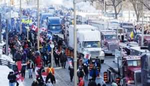 CONVOIUL LIBERTĂȚII a blocat Ottawa: 10.000 de oameni și sute de camioane în capitala Canadei