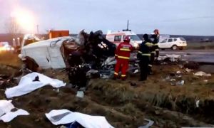 TRAGEDIE. Coliziune între o ambulanţă, un autocamion şi un autoturism pe DN 28, în județul Iași; 7 persoane au murit