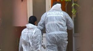 Sibiu: Tatăl copilului de şase ani găsit mort în patul său a fost REȚINUT 