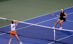 Simona Halep, ÎNVINSĂ de Jelena Ostapenko în semifinalele de la Dubai