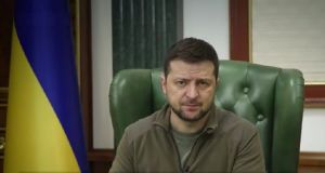 Zelenski scoate în afara legii 11 partide politice din Ucraina