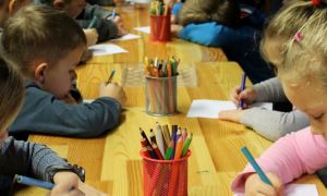 Aproape 1.500 de copii refugiați din Ucraina au fost repartizați în şcolile şi grădiniţele din România