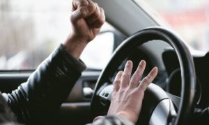 Sute de șoferi agresivi amendați în prima lună de la intrarea în vigoare a noii legi