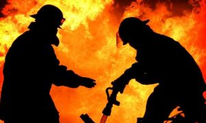 Un pompier a murit în timpul stingerii unui incendiu de vegetație pe A1. Colegii săi au omis cauza decesului