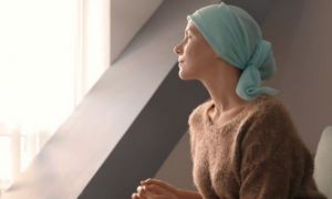 Studiu: Căderea părului în timpul chimioterapiei poate fi ameliorată