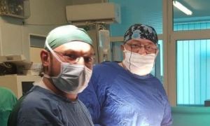 Unul dintre cei mai cunoscuți CHIRURGI din România, prins în FLAGRANT în timp ce lua MITĂ de la pacienți