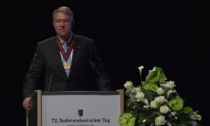 Președintele IOHANNIS a primit Premiul European Carol al IV-lea al Asociaţiei Germanilor Sudeţi