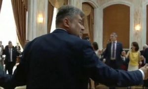 Parlamentarii s-au prins în horă la Chișinău, la finalul ședinței comune a Legislativelor de pe ambele maluri ale Prutului