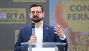 Ministrul Agriculturii, Adrian Chesnoiu, acuzat de ABUZ în serviciu