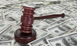 Isprava unui executor judecătoresc din Pitești: A recuperat banii din 152 de dosare și i-a PĂSTRAT pentru el