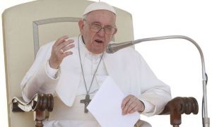 PAPA FRANCISC dezminte zvonurile că ar DEMISIONA de la Vatican