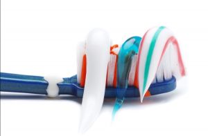 ALERGIA la pastă de dinți: cum se manifestă și ce soluții există