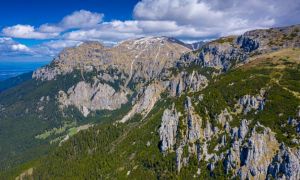 Un turist străin și-a PIERDUT viața în timpul unei drumeții în Munții Bucegi