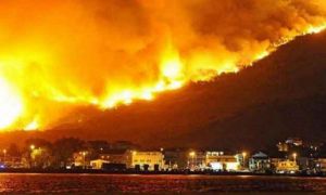 Grecia: Incendiul de lângă Atena continuă să facă ravagii