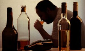 Cât alcool mai beau românii? Consumăm de trei ori mai mult decât media din UE