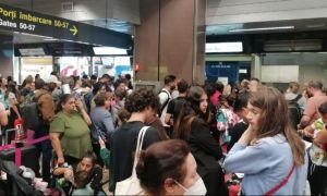 NUMĂR unic pentru pasagerii afectați de criza Blue Air. Românii din străinătate vor fi aduși în țară