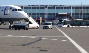 O cursă TAROM decolează spre Heraklion pentru a repatria 100 de români afectaţi de suspendarea zborurilor Blue Air