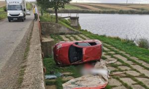 Tragedie în Suceava: o mașină a CĂZUT de pe un pod. O persoană și-a pierdut viața