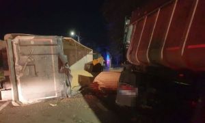 Grav accident între trei TIR-uri în Vrancea. Traficul este BLOCAT pe DN2-E85