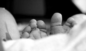 Părinții ai căror bebeluși au murit infectați cu bacterii la Spitalul Judeţean din Cluj-Napoca dau în judecată unitatea medicală