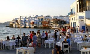 Grecia jubilează: Numărul de turiști străini s-a DUBLAT în acest an