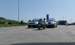 TUPEU de hoț! A jefuit mașina Poliției Autostrăzi Sibiu