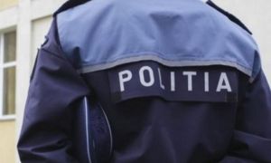 Doi falși polițiști au fost arestați după ce au jefuit mai multe prostituate