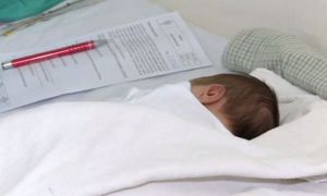 Medicii trag un semnal de alarmă: LIPSESC vaccinurile pentru nou-născuți!