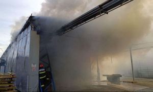 Incendiu puternic la o fabrică de MOBILĂ din județul Sălaj