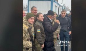 VIDEO Van Damme, în viralul zilei alături de soldații din Ucraina