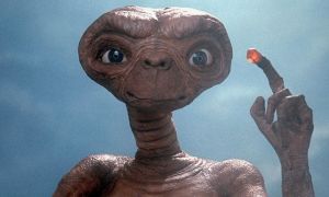 Figurina originală E.T. vândută pe o sumă astronomică la o licitație din SUA