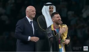 Ce reprezintă BISHT, mantia arăbească purtată de Messi când a ridicat Cupa Mondială
