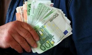 Băncile, obligate să raporteze BNR despre bancherii care au venituri anuale de peste un milion de euro. Câți astfel de bancheri are România?