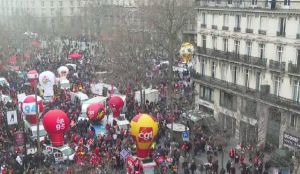 Franța, PARALIZATĂ de proteste. Zeci de mii de oameni sunt în stradă