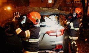 38 de mașini au fost avariate din cauza fenomenelor meteo