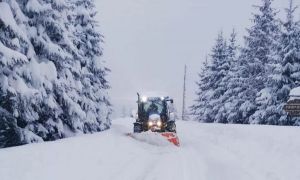  Drumul spre stațiunea PĂLTINȘ, închis din cauza ninsorii