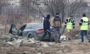 București: un bărbat A RĂPIT o femeie, a băgat-o în portbagaj și a încercat SĂ ÎI DEA FOC, pe câmp