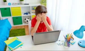 Doi din cinci copii, victime ale AGRESIUNII de pe internet